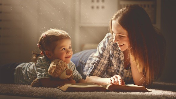 Навіщо читати дітям казки на ніч?